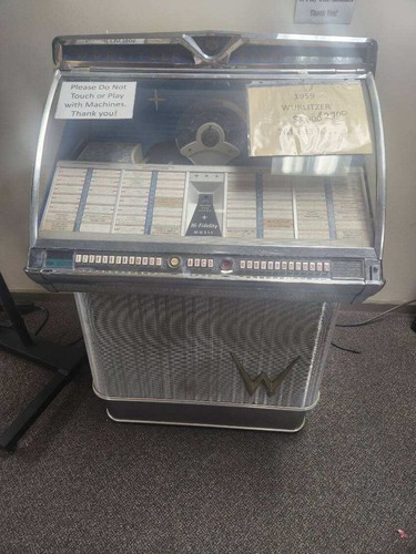 Jukeboxes for sale many years - jukeboxes,
